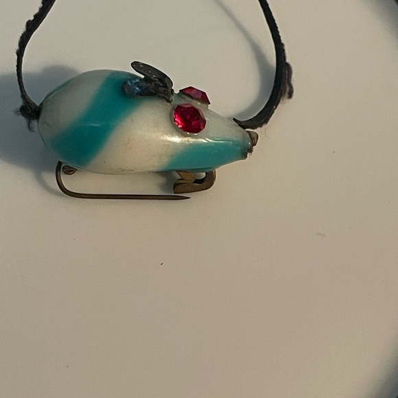 Quirky Vintage Mouse Pin - Picture 2 of 3
